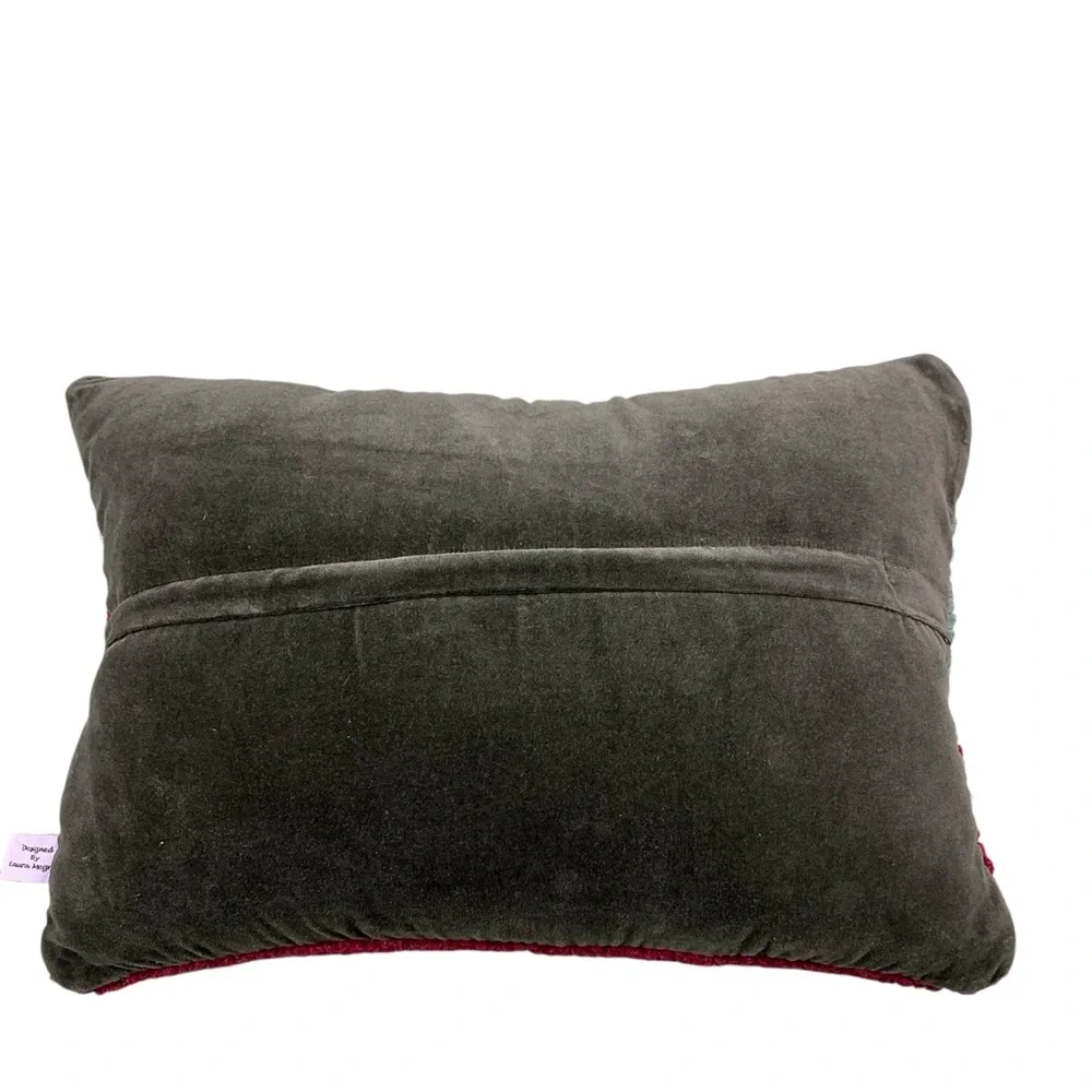 Beautiful Pullman, Washington high quality crimson and green hook pillow 13x19